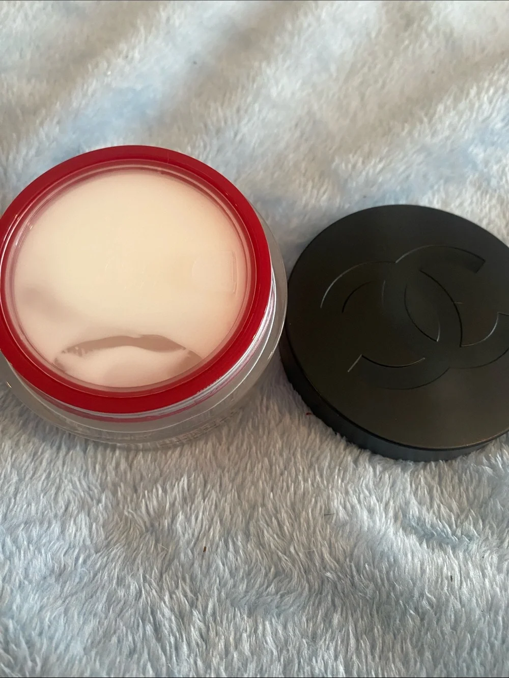 CHANEL N°1 Red Camellia Cream – White & Black Box